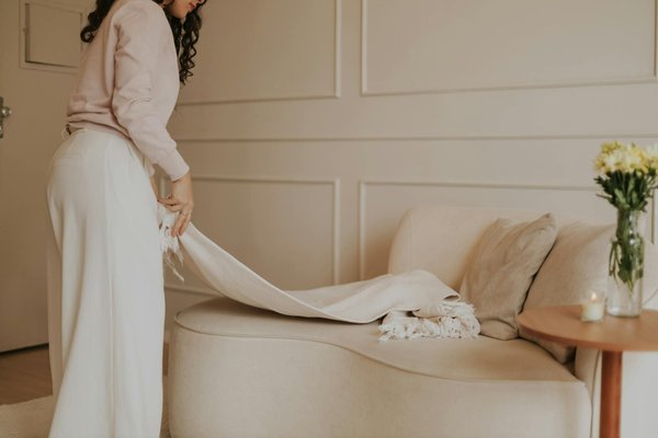 What are the essential tips for creating a minimalist UK home?